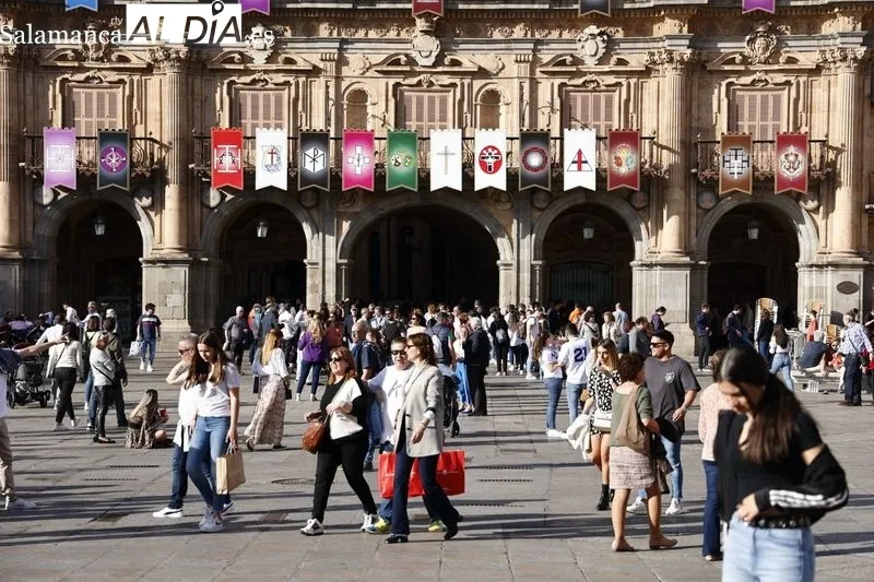 Foto 35 - El buen tiempo y la Semana Santa llenan de ambiente el centro de la ciudad