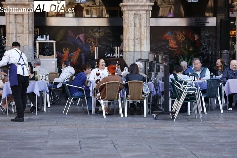 Foto 34 - El buen tiempo y la Semana Santa llenan de ambiente el centro de la ciudad