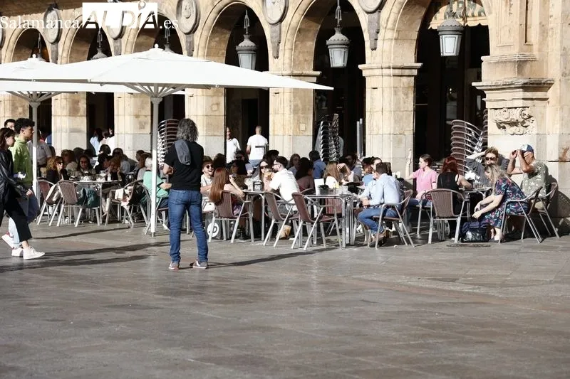 Foto 32 - El buen tiempo y la Semana Santa llenan de ambiente el centro de la ciudad