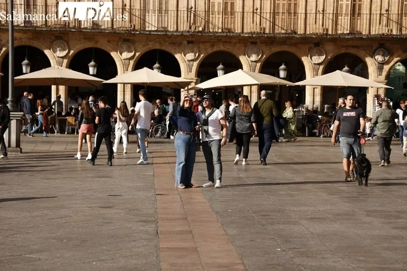 Foto 31 - El buen tiempo y la Semana Santa llenan de ambiente el centro de la ciudad