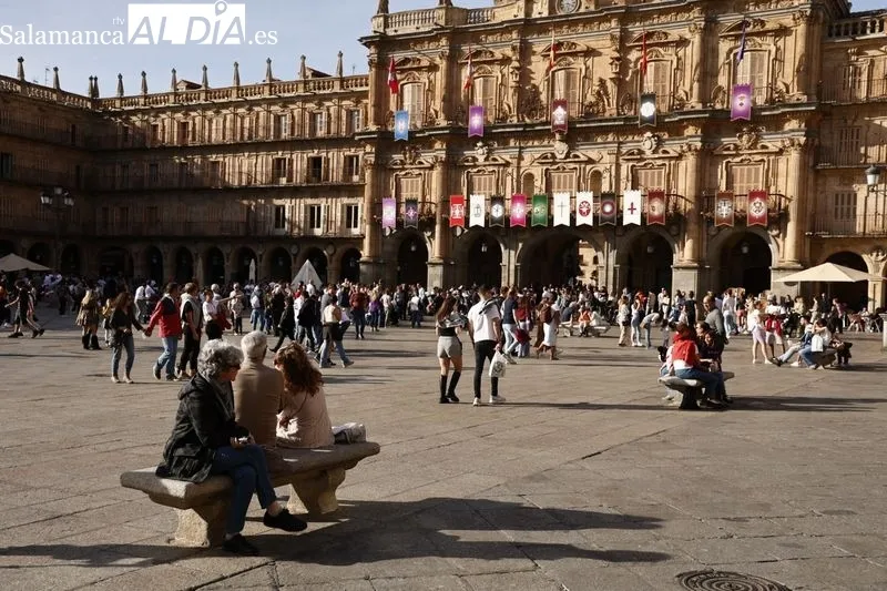 Foto 27 - El buen tiempo y la Semana Santa llenan de ambiente el centro de la ciudad