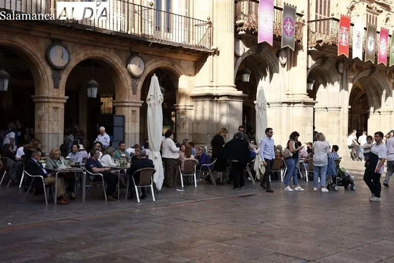 Foto 20 - El buen tiempo y la Semana Santa llenan de ambiente el centro de la ciudad