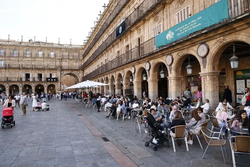 Foto 19 - El buen tiempo y la Semana Santa llenan de ambiente el centro de la ciudad