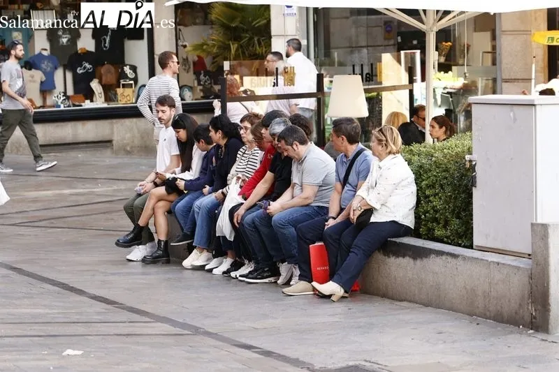 Foto 12 - El buen tiempo y la Semana Santa llenan de ambiente el centro de la ciudad