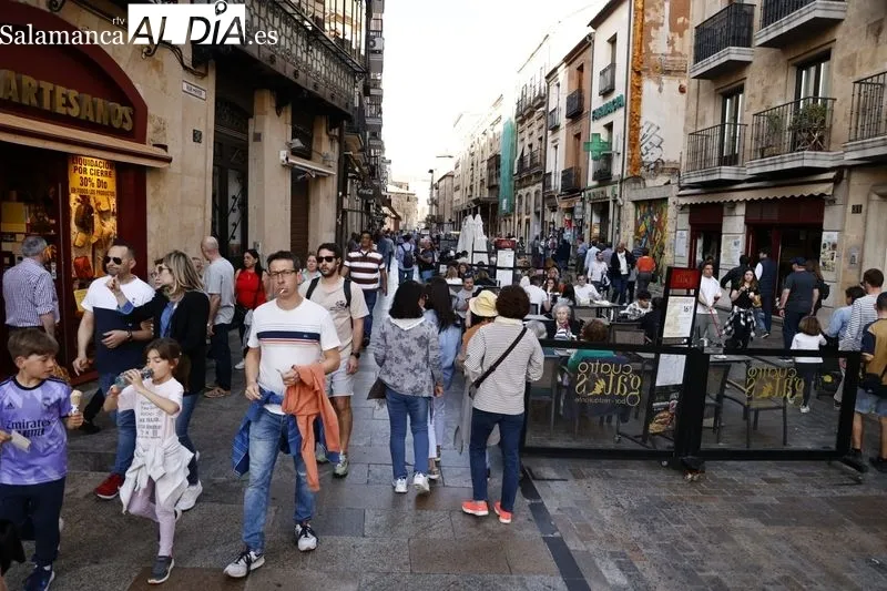 Foto 11 - El buen tiempo y la Semana Santa llenan de ambiente el centro de la ciudad