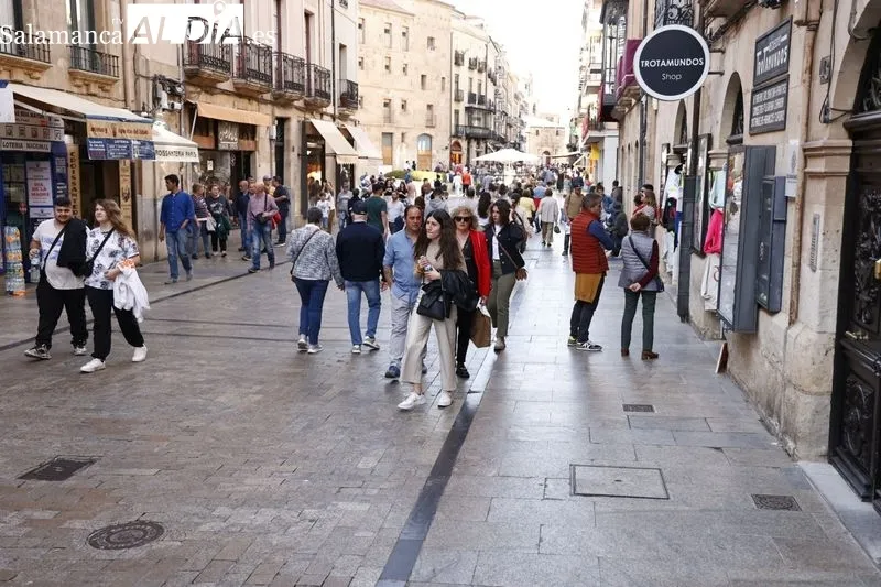 Foto 9 - El buen tiempo y la Semana Santa llenan de ambiente el centro de la ciudad