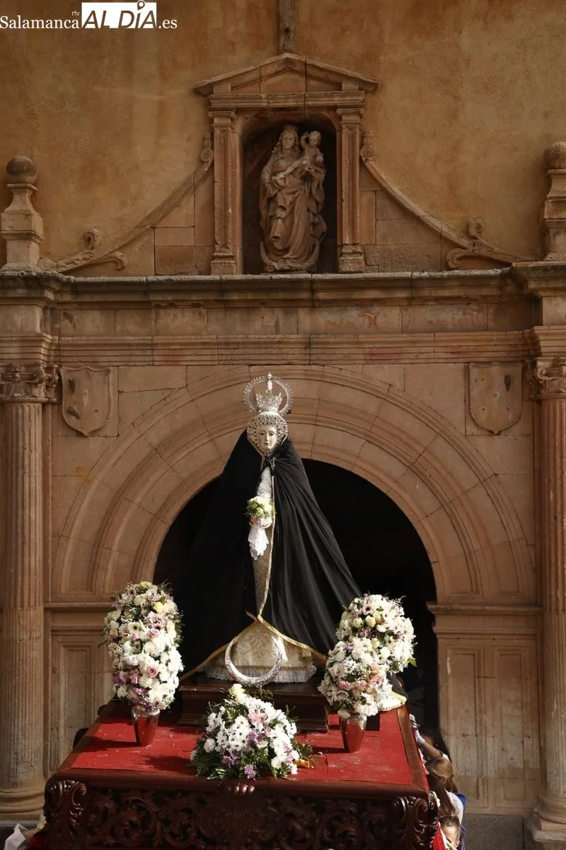 Foto 14 - La Se&ntilde;ora de la Alegr&iacute;a pisa las calles salmantinas para dar inicio al Domingo de Resurrecci&oacute;n