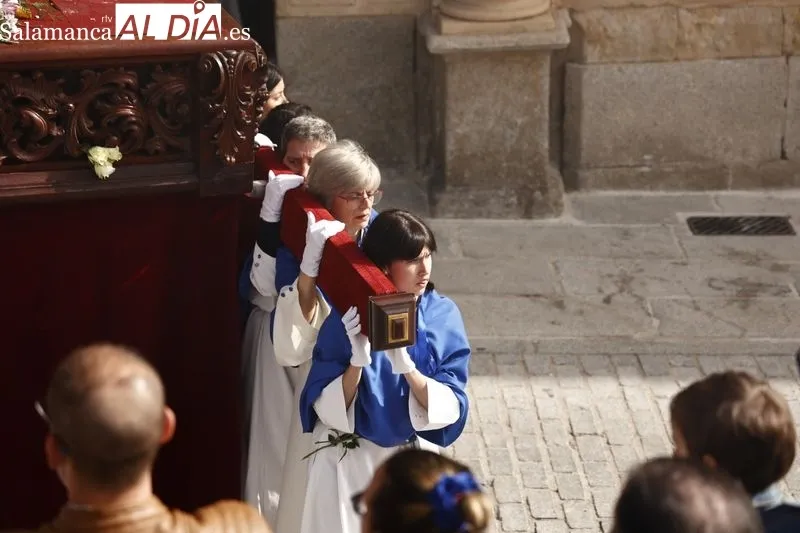 Foto 13 - La Se&ntilde;ora de la Alegr&iacute;a pisa las calles salmantinas para dar inicio al Domingo de Resurrecci&oacute;n