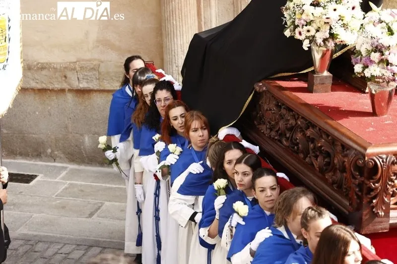 Foto 11 - La Se&ntilde;ora de la Alegr&iacute;a pisa las calles salmantinas para dar inicio al Domingo de Resurrecci&oacute;n