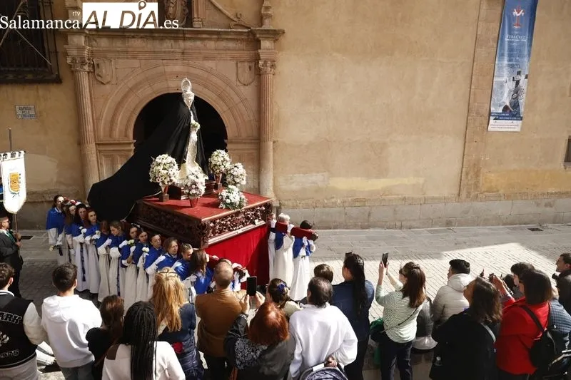 Foto 10 - La Se&ntilde;ora de la Alegr&iacute;a pisa las calles salmantinas para dar inicio al Domingo de Resurrecci&oacute;n