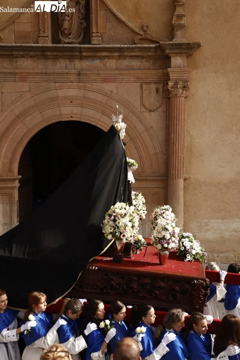 Foto 7 - La Se&ntilde;ora de la Alegr&iacute;a pisa las calles salmantinas para dar inicio al Domingo de Resurrecci&oacute;n