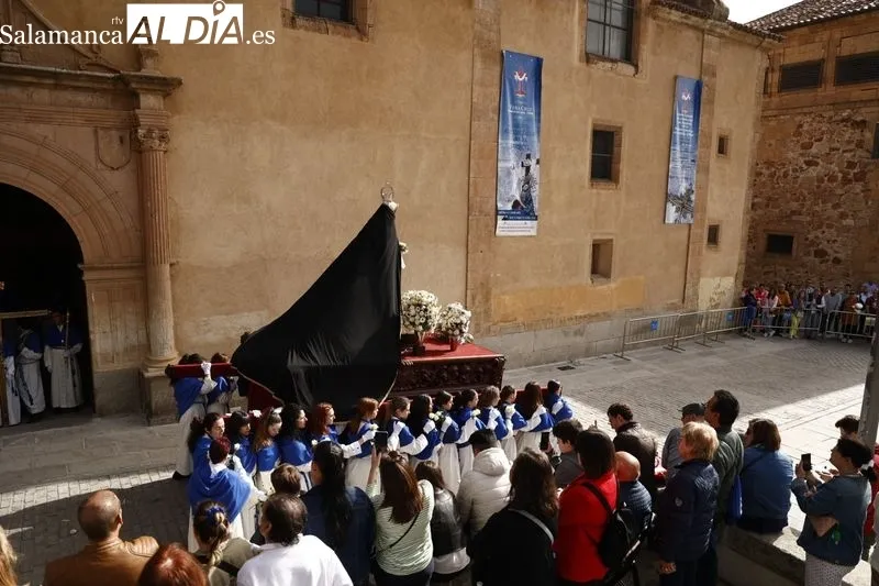 Foto 5 - La Se&ntilde;ora de la Alegr&iacute;a pisa las calles salmantinas para dar inicio al Domingo de Resurrecci&oacute;n