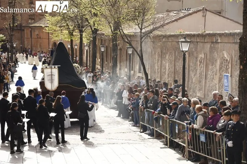 Foto 3 - La Se&ntilde;ora de la Alegr&iacute;a pisa las calles salmantinas para dar inicio al Domingo de Resurrecci&oacute;n