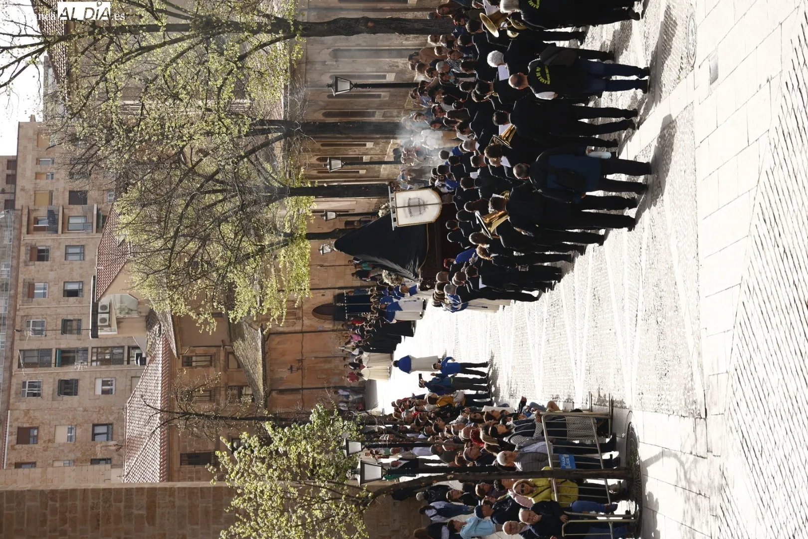 Foto 2 - La Se&ntilde;ora de la Alegr&iacute;a pisa las calles salmantinas para dar inicio al Domingo de Resurrecci&oacute;n