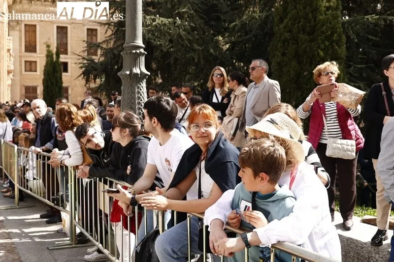 Foto 19 - Multitud de personas en un bonito encuentro para cerrar el Domingo de Resurrecci&oacute;n