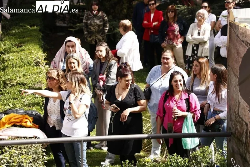 Foto 13 - Multitud de personas en un bonito encuentro para cerrar el Domingo de Resurrecci&oacute;n