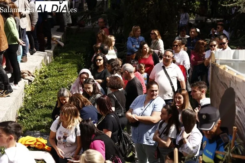 Foto 12 - Multitud de personas en un bonito encuentro para cerrar el Domingo de Resurrecci&oacute;n