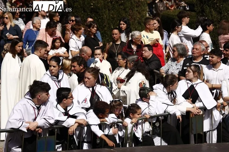 Foto 10 - Multitud de personas en un bonito encuentro para cerrar el Domingo de Resurrecci&oacute;n