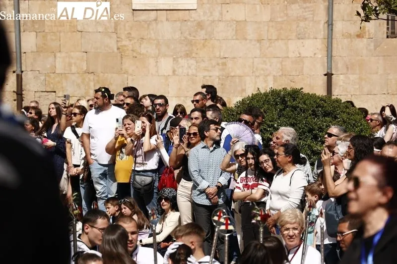 Foto 9 - Multitud de personas en un bonito encuentro para cerrar el Domingo de Resurrecci&oacute;n