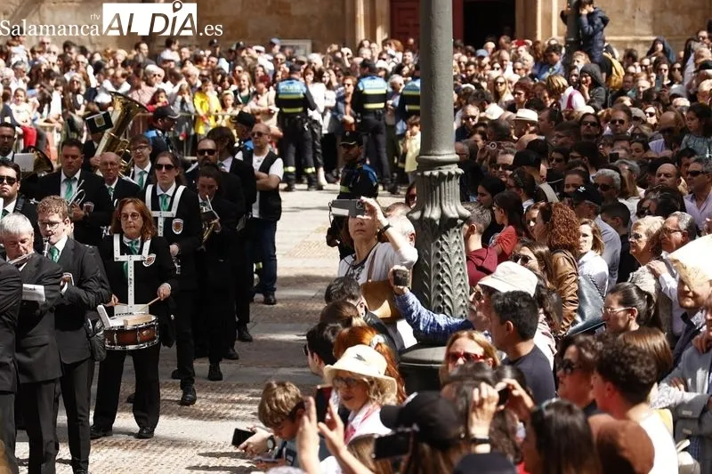 Foto 8 - Multitud de personas en un bonito encuentro para cerrar el Domingo de Resurrecci&oacute;n