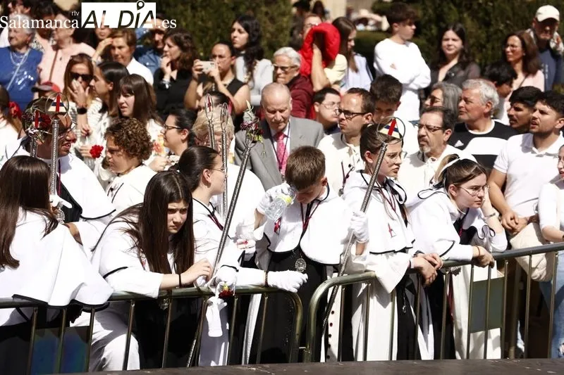 Foto 7 - Multitud de personas en un bonito encuentro para cerrar el Domingo de Resurrecci&oacute;n