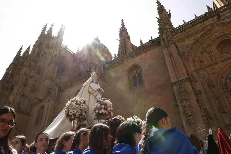 Foto 7 - Emotivo encuentro entre Jes&uacute;s Resucitado y la Se&ntilde;ora de la Alegr&iacute;a y procesi&oacute;n conjunta para por fin a la Semana Santa