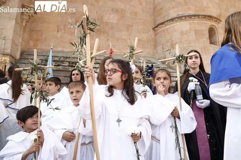 Foto 6 - Emotivo encuentro entre Jes&uacute;s Resucitado y la Se&ntilde;ora de la Alegr&iacute;a y procesi&oacute;n conjunta para por fin a la Semana Santa