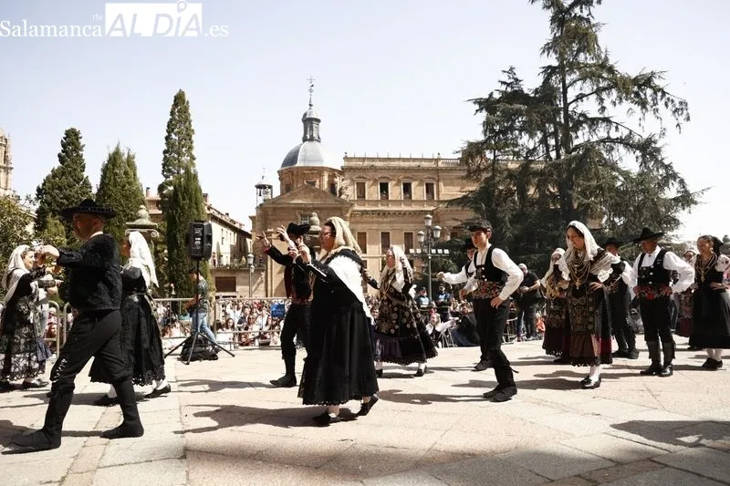 Foto 5 - Emotivo encuentro entre Jes&uacute;s Resucitado y la Se&ntilde;ora de la Alegr&iacute;a y procesi&oacute;n conjunta para por fin a la Semana Santa