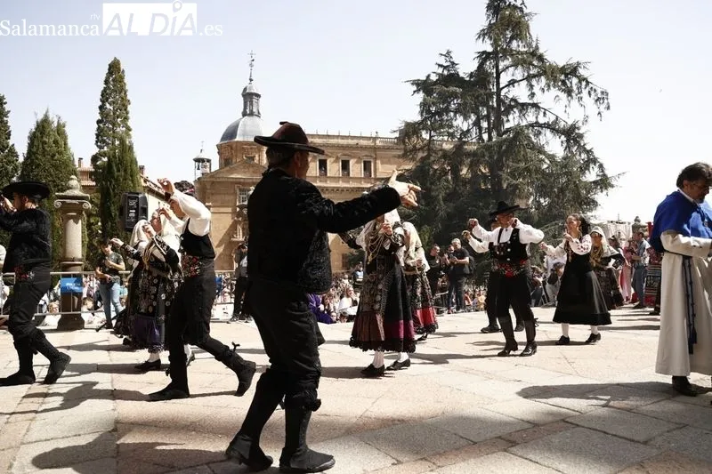Foto 4 - Emotivo encuentro entre Jes&uacute;s Resucitado y la Se&ntilde;ora de la Alegr&iacute;a y procesi&oacute;n conjunta para por fin a la Semana Santa