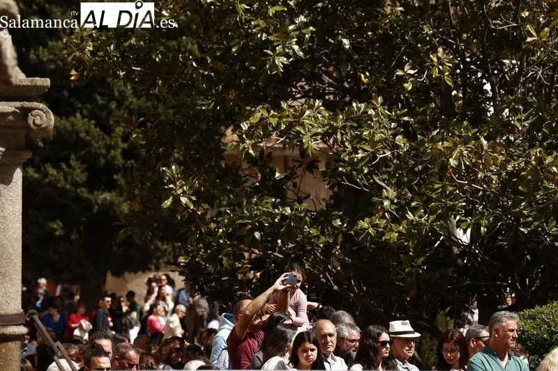 Foto 2 - Multitud de personas en un bonito encuentro para cerrar el Domingo de Resurrecci&oacute;n