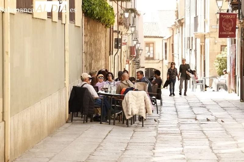 Foto 48 - Buen tiempo y gran ambiente en el centro de Salamanca para despedir la Semana Santa