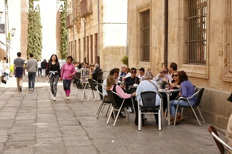 Foto 44 - Buen tiempo y gran ambiente en el centro de Salamanca para despedir la Semana Santa