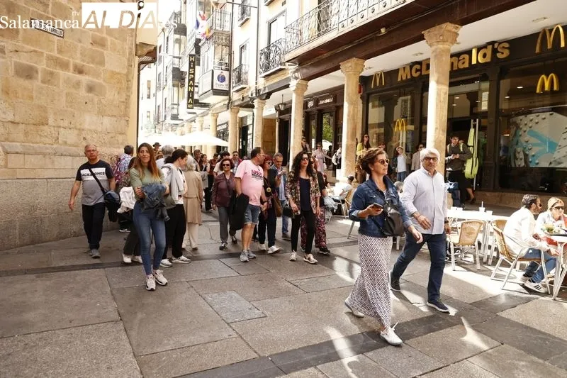 Foto 26 - Buen tiempo y gran ambiente en el centro de Salamanca para despedir la Semana Santa