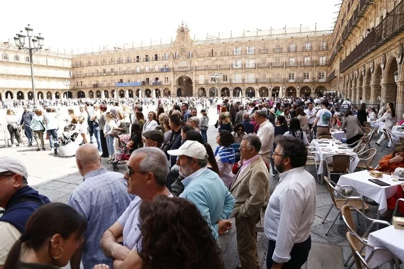 Foto 25 - Buen tiempo y gran ambiente en el centro de Salamanca para despedir la Semana Santa