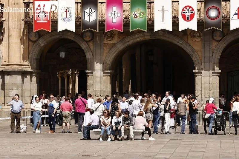 Foto 24 - Buen tiempo y gran ambiente en el centro de Salamanca para despedir la Semana Santa