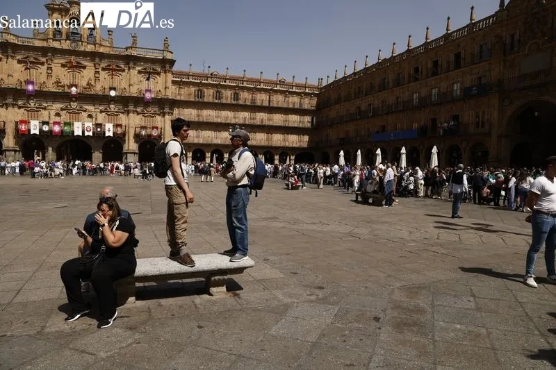 Foto 23 - Buen tiempo y gran ambiente en el centro de Salamanca para despedir la Semana Santa