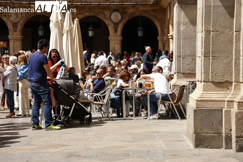 Foto 21 - Buen tiempo y gran ambiente en el centro de Salamanca para despedir la Semana Santa