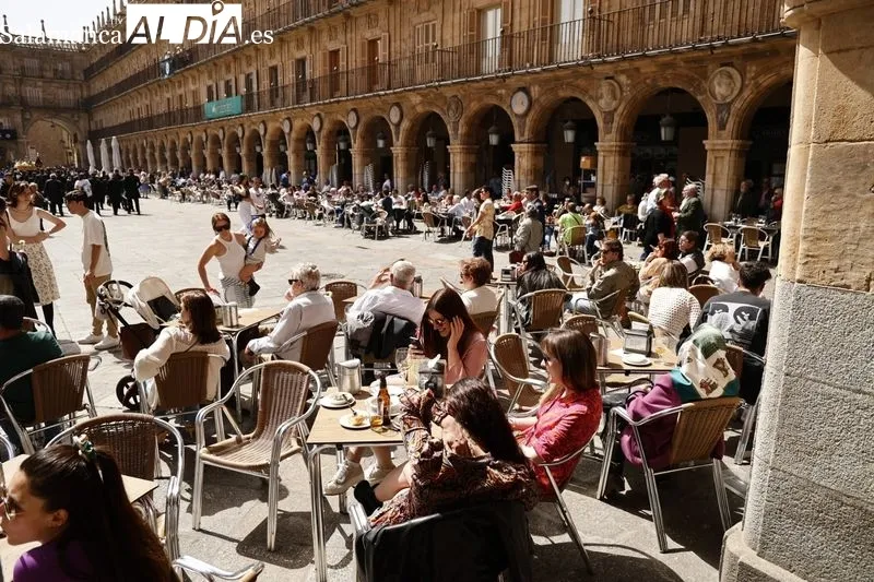 Foto 20 - Buen tiempo y gran ambiente en el centro de Salamanca para despedir la Semana Santa