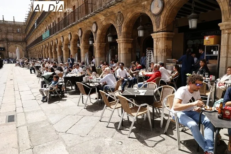 Foto 19 - Buen tiempo y gran ambiente en el centro de Salamanca para despedir la Semana Santa