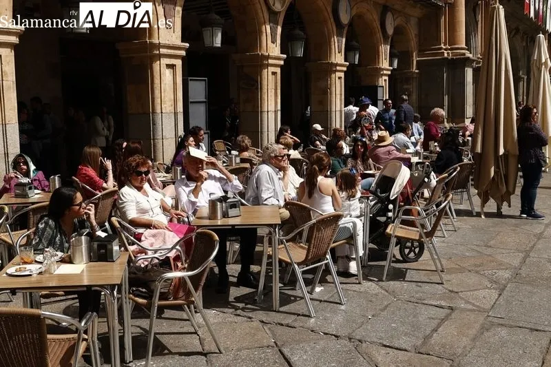 Foto 17 - Buen tiempo y gran ambiente en el centro de Salamanca para despedir la Semana Santa