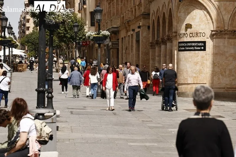 Foto 14 - Buen tiempo y gran ambiente en el centro de Salamanca para despedir la Semana Santa