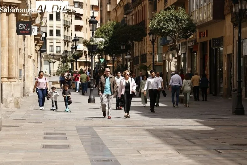 Foto 13 - Buen tiempo y gran ambiente en el centro de Salamanca para despedir la Semana Santa