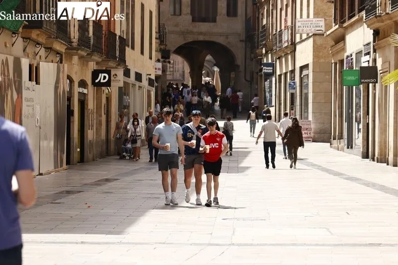 Foto 12 - Buen tiempo y gran ambiente en el centro de Salamanca para despedir la Semana Santa