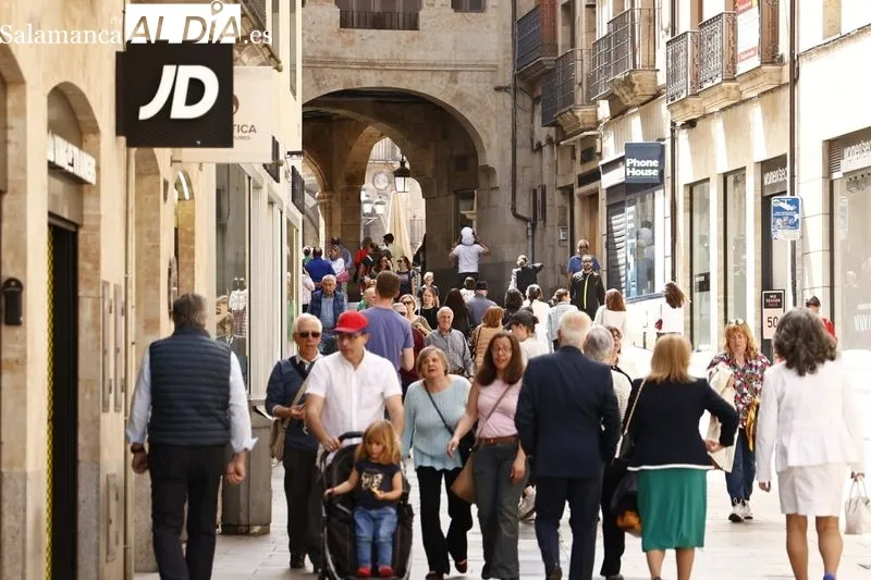 Foto 11 - Buen tiempo y gran ambiente en el centro de Salamanca para despedir la Semana Santa
