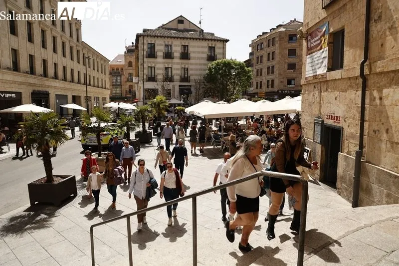 Foto 5 - Buen tiempo y gran ambiente en el centro de Salamanca para despedir la Semana Santa