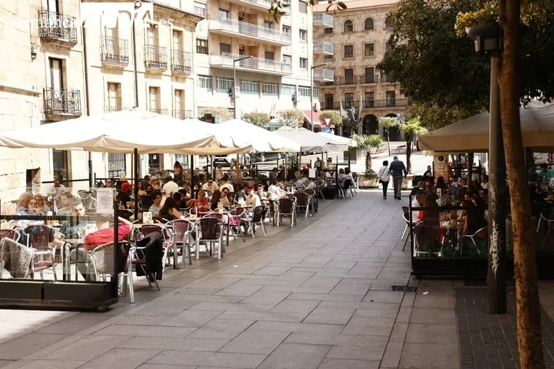 Foto 2 - Buen tiempo y gran ambiente en el centro de Salamanca para despedir la Semana Santa