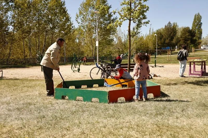 Juegos y actuaciones en el parque Elio Antonio de Nebrija. Fotos: David Sañudo