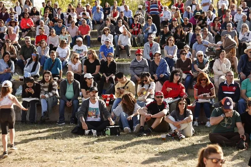 Foto 35 - Mayalde pone el ritmo al Lunes de Aguas con su m&uacute;sica en el parque Elio Antonio de Nebrija