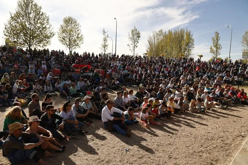 Foto 33 - Mayalde pone el ritmo al Lunes de Aguas con su m&uacute;sica en el parque Elio Antonio de Nebrija