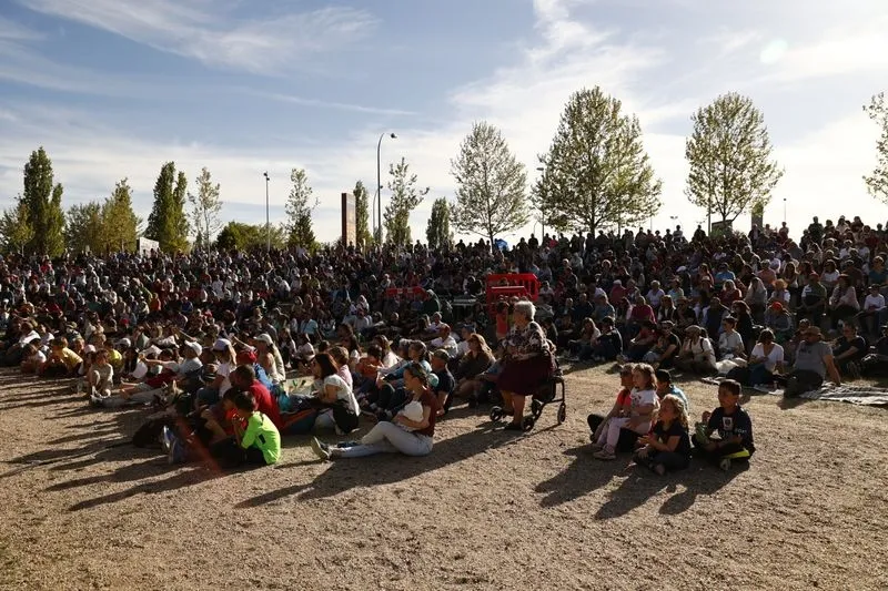 Foto 32 - Mayalde pone el ritmo al Lunes de Aguas con su m&uacute;sica en el parque Elio Antonio de Nebrija